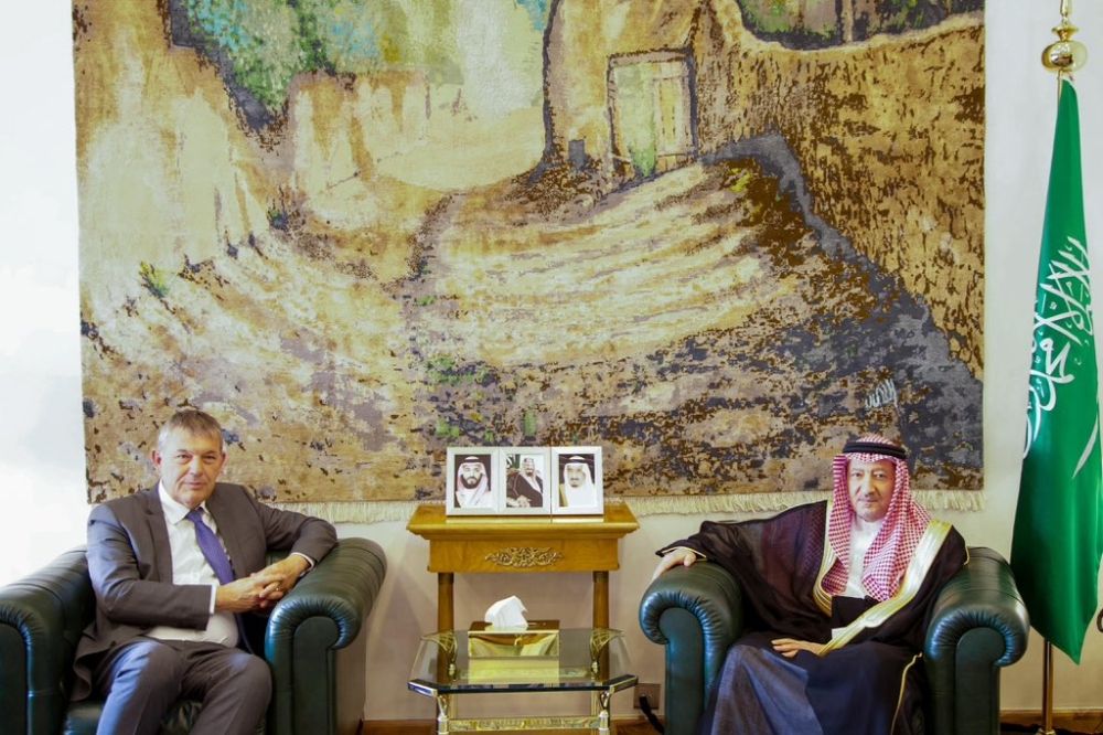 الخريجي يستعرض جهود المملكة لدعم الشعب الفلسطيني مع مفوض "الأونروا"