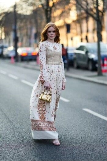 إليكِ هذه الطرق لتنسيق فستانك الماكسي وإرتدائه بشكل متكرر