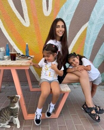 شقيقة ملكة جمال لبنان السابقة فاليري أبو شقرا تلفت الأنظار بجمالها.. هل تشبهها؟