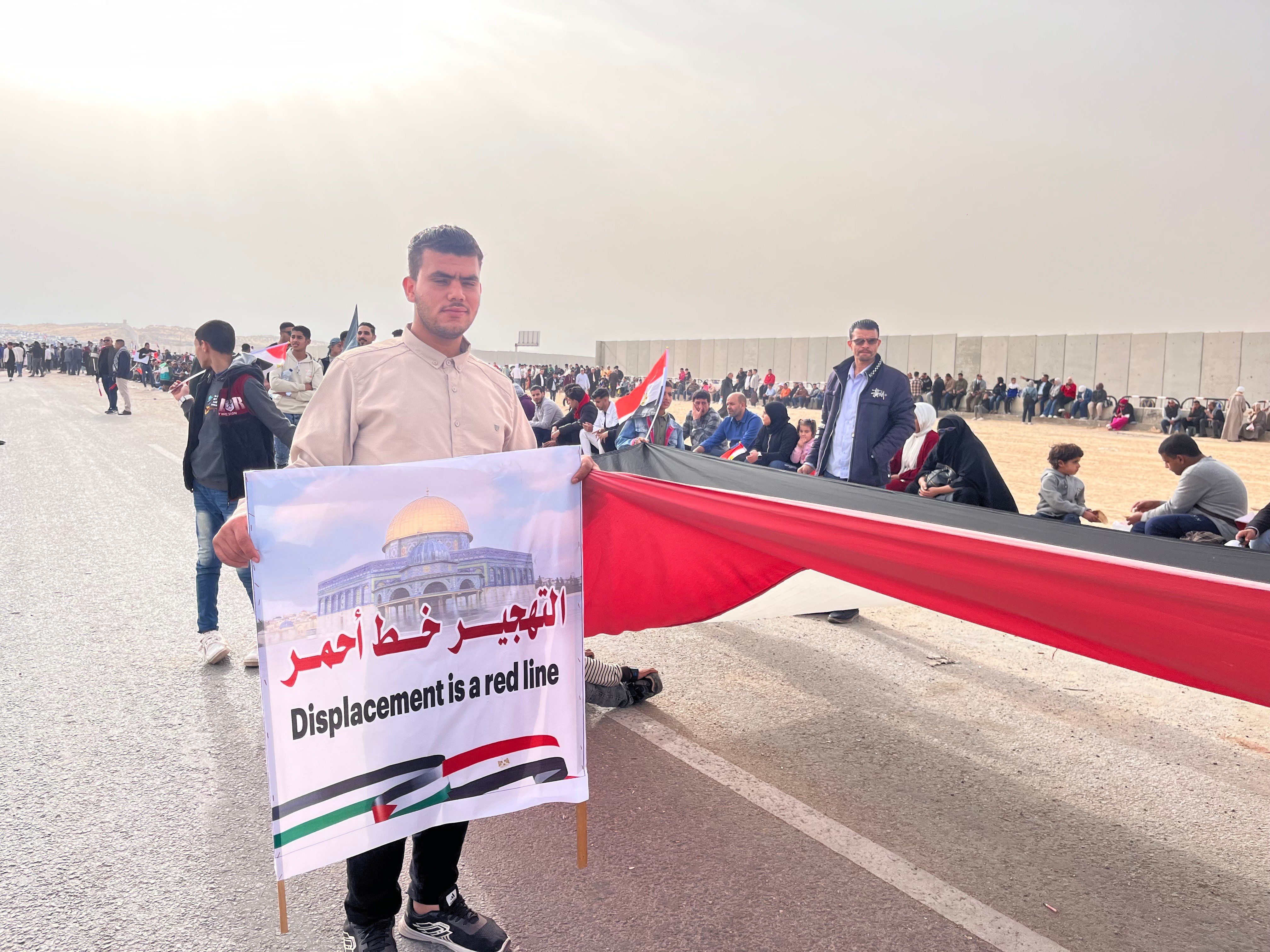 آلاف المصريين من العريش يعلنون رفضهم تهجير الفلسطينيين.. فيديو وصور