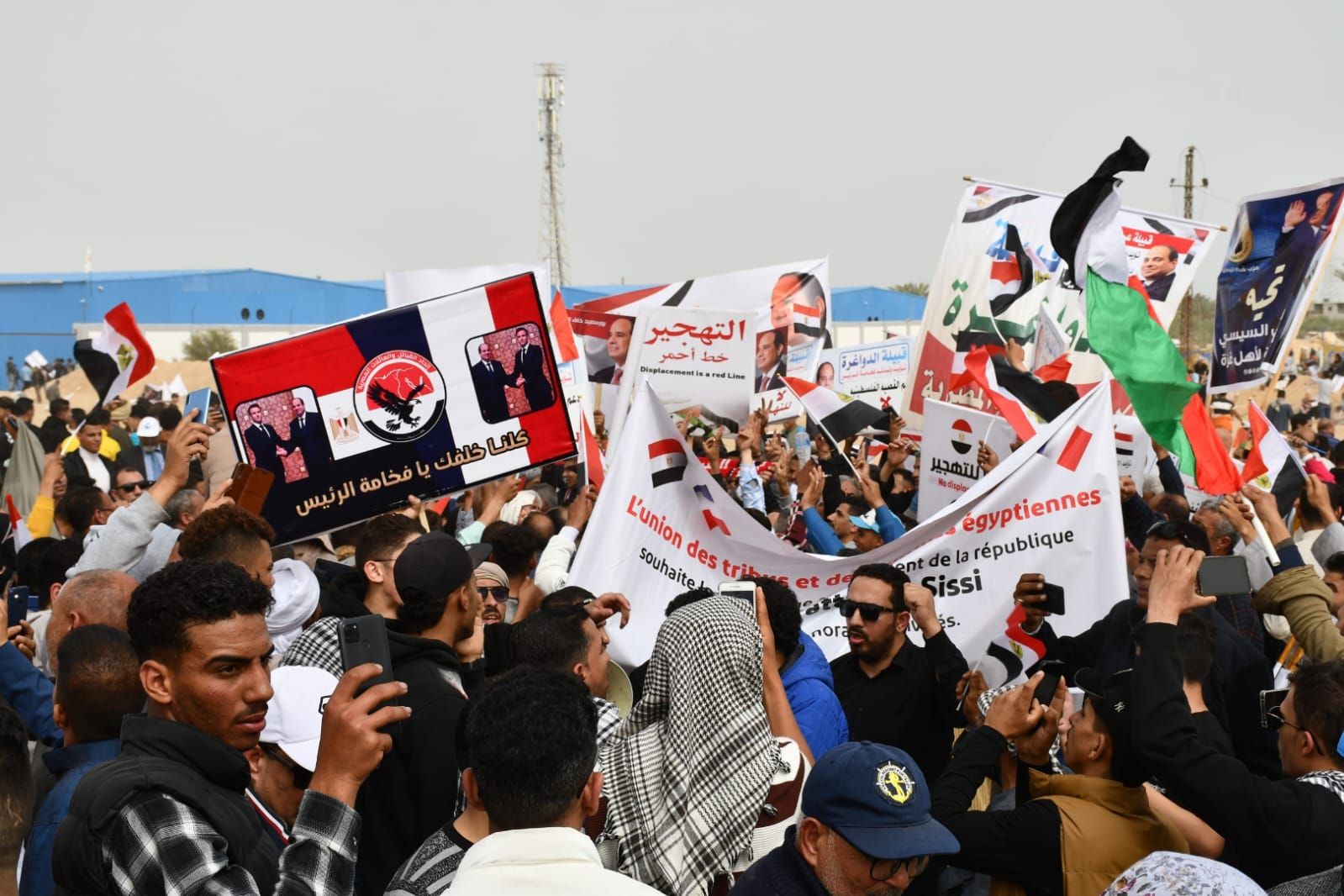 آلاف المصريين يعلنون من العريش رفض تهجير الفلسطينيين.. صور