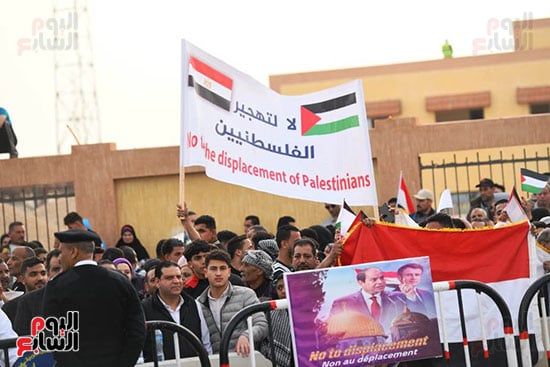 آلاف المصريين يعلنون من العريش رفض تهجير الفلسطينيين.. صور