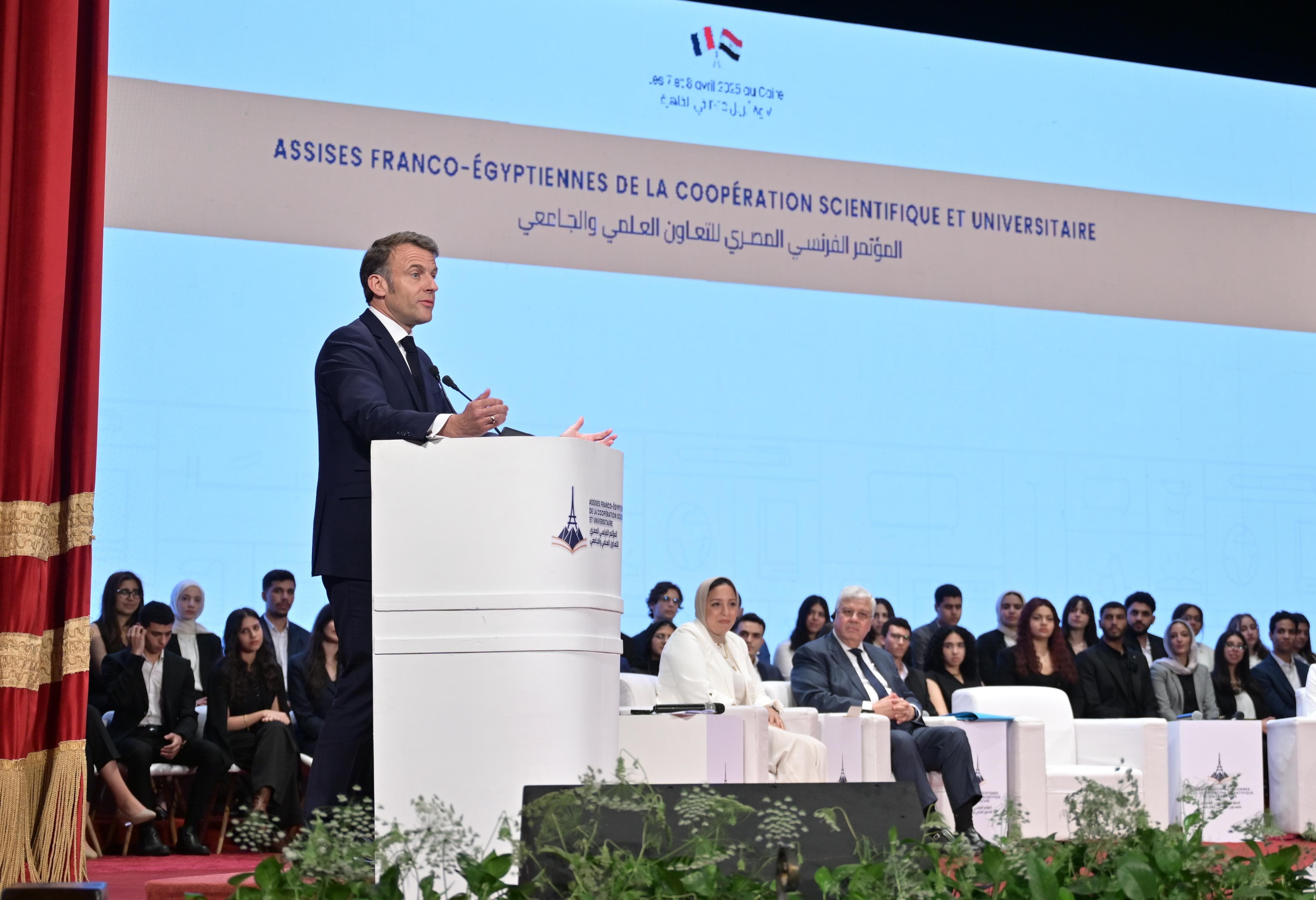 زيارة تاريخية للرئيس الفرنسي إيمانويل ماكرون لجامعة القاهرة.. صور