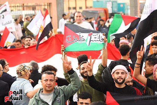 آلاف المصريين يعلنون من العريش رفض تهجير الفلسطينيين.. صور