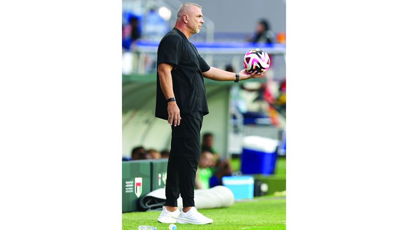 الامارات | تفاصيل صغيرة تفصل كوزمين عن تدريب المنتخب