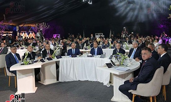 رئيس الوزراء يطمئن المصريين: نحرص على المتابعة لتأمين مخزون الأدوية.. صور