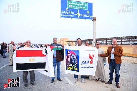 آلاف المصريين يعلنون من العريش رفض تهجير الفلسطينيين.. صور