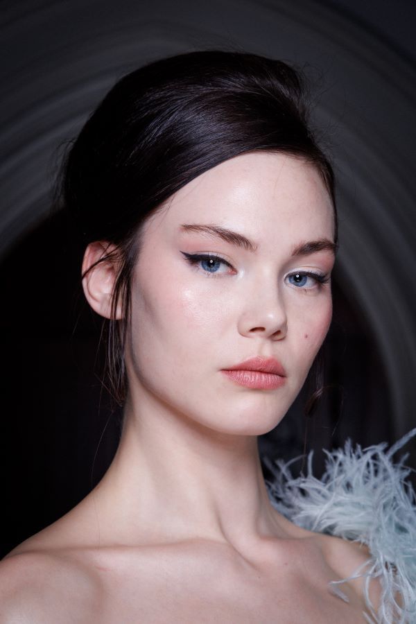 صيحة الأيلاينر المسحوب تعود بقوة في ربيع وصيف 2025.. إليكِ أبرز الرسمات الرائجة