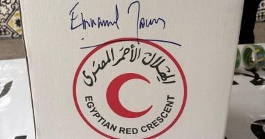 من الرئيس الفرنسي إلى أهل غزة.. ماكرون يبعث رسالة دعم عبر صناديق المساعدات للقطاع