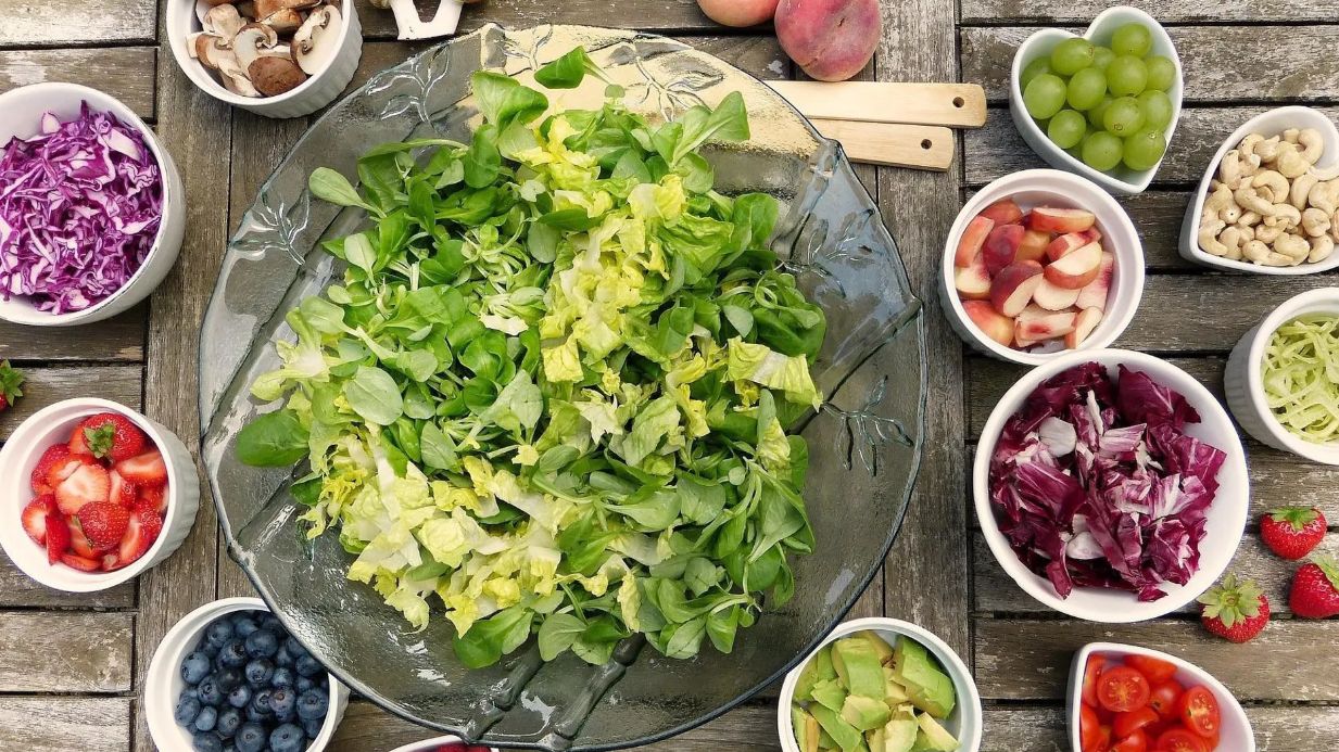 أطعمة تساعد على الوقاية من السرطان وتمنع نمو الخلايا السرطانية