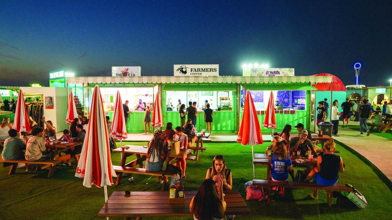 الامارات | النداء الأخير من «كانتين الشاطئ».. للاستمتاع بالنكهات وغروب الشمس على أنغام الموسيقى