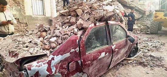 معلومات أولية.. 6 ضحايا أسفل عقار أسيوط المنهار "صور"