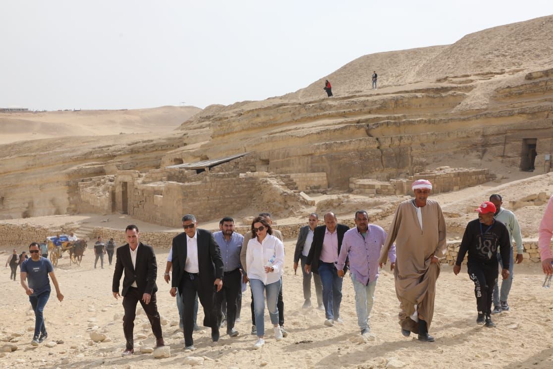 محافظ الجيزة: مشروع تطوير الخدمات بالمنطقة الأثرية يحسن تجربة السائح