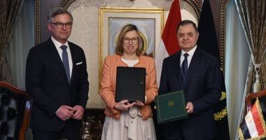 وزير الداخلية يستقبل مُفوض الهجرة والشئون الداخلية بالاتحاد الأوروبى.. صور