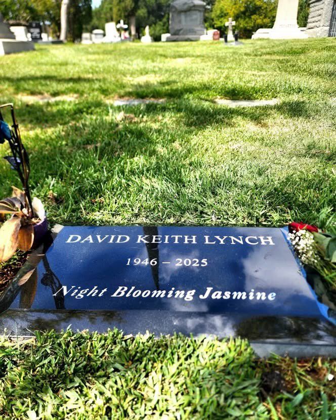 ابنة ديفيد لينش تكشف عن شاهد قبره.. تعرف على ما كتب عليه