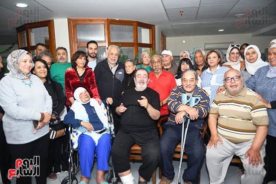 أشرف زكى: نبذل جهدا كبيرا لراحة الزملاء بدار إقامة الفنانين