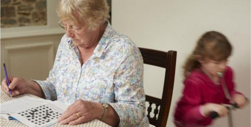 العزوبية تحمي العقل.. هل غير المتزوجين أقل إصابة بالخرف؟