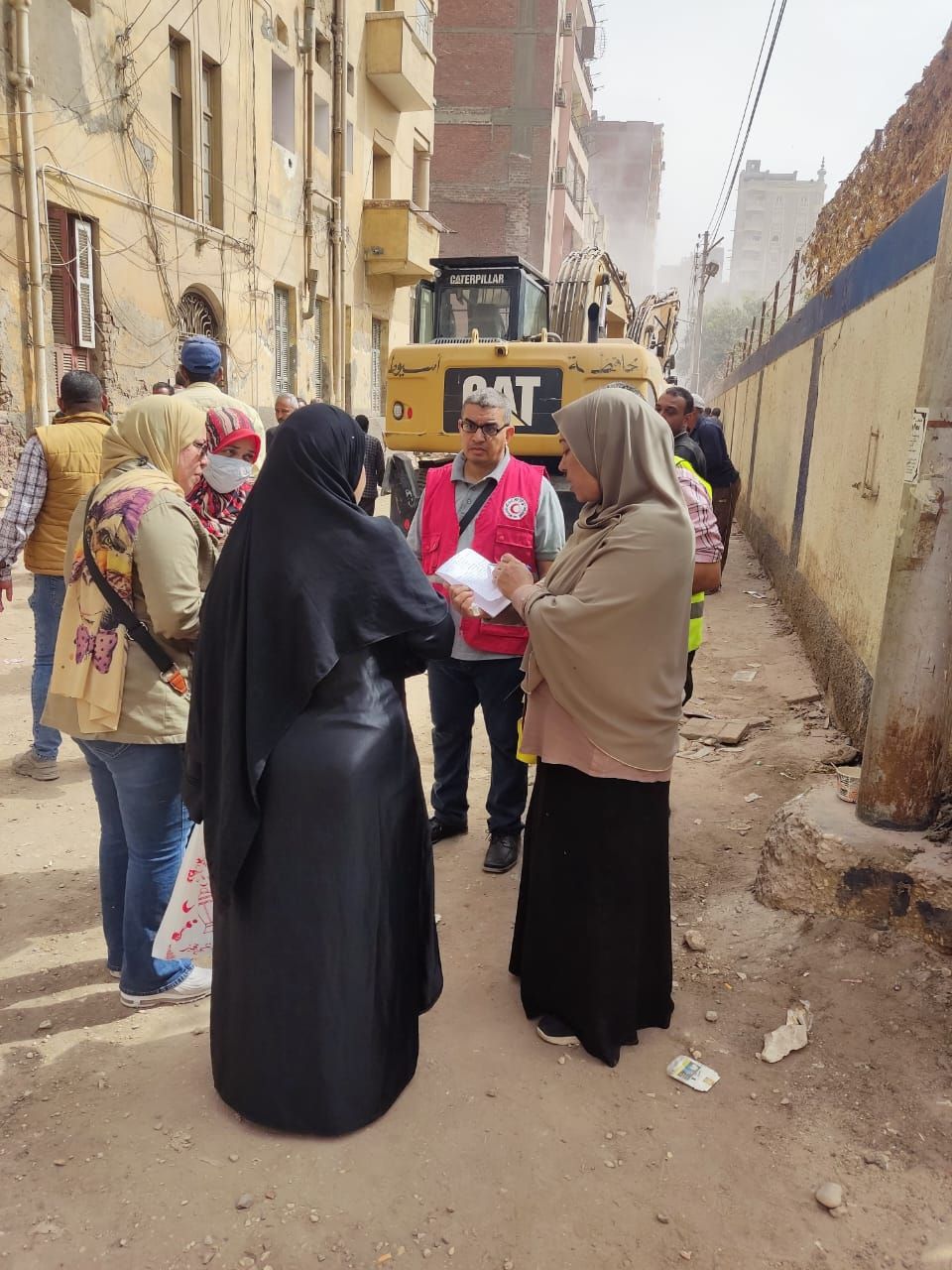 استجابة فورية للهلال الأحمر المصرى لحادث عقار أسيوط وإسعاف المصابين