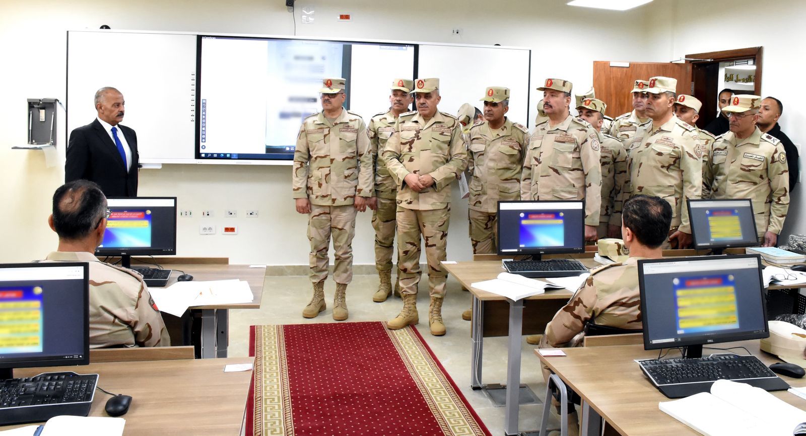 الفريق أحمد خليفة يتفقد الأكاديمية العسكرية للدراسات العليا بالقيادة الاستراتيجية