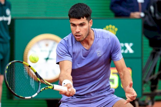 دورة مونتي كارلو: ألكاراس يعوض تأخره أمام سيروندولو ويبلغ ثمن النهائي