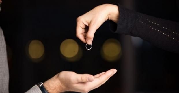 العزوبية تحمي العقل.. هل غير المتزوجين أقل إصابة بالخرف؟