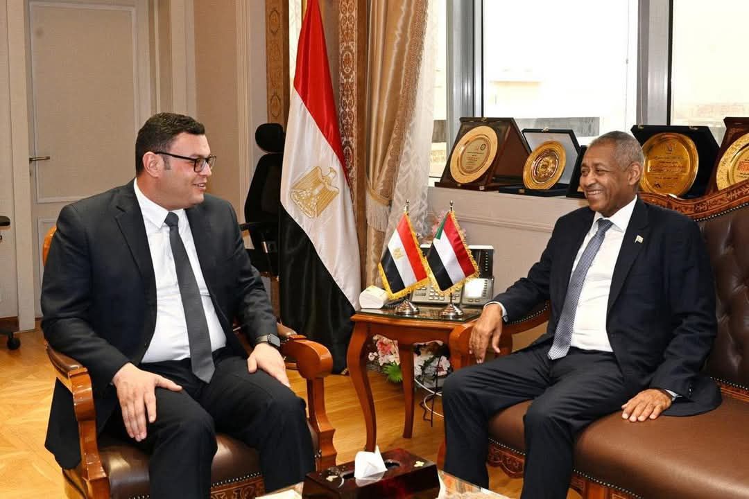 سفير السودان بالقاهرة يلتقي وزير الإسكان المصري