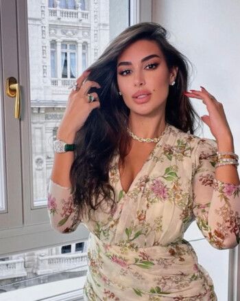 فخامة وأناقة ساعات يد ياسمين صبري في كل إطلالة تعكس ذوقها الرفيع