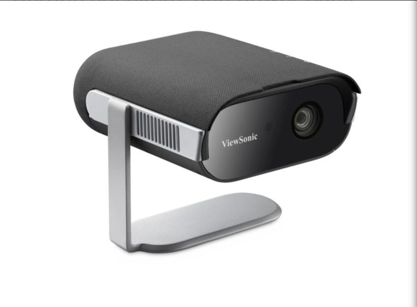 تكنولوجيا: جهاز العرض المحمول M1 Max من Viewsonic: Google TV، سماعات Harman Kardon، ويعمل كبنك طاقة