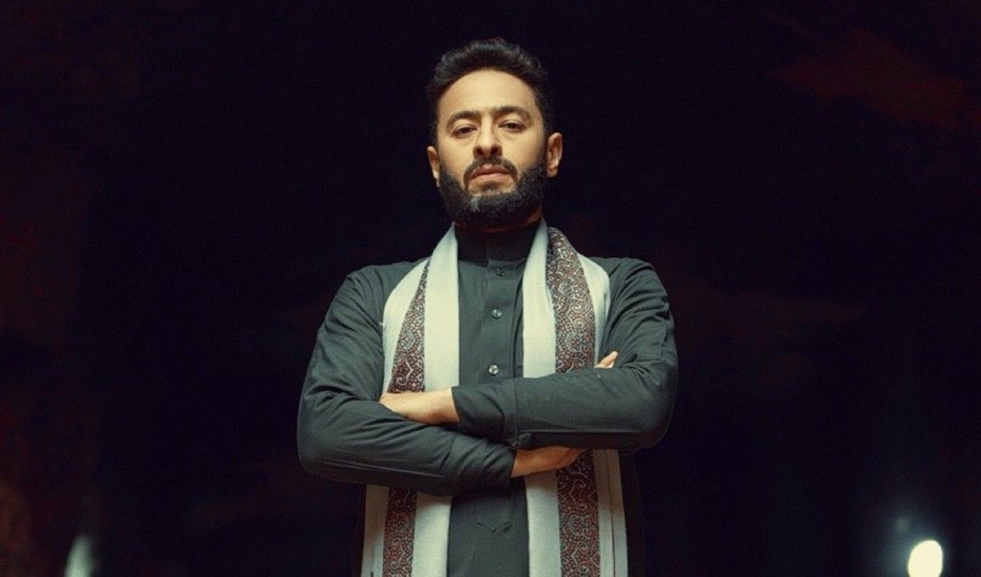 يشبه صابر المداح.. زوجه حمادة هلال تكشف عن  شخصيته 