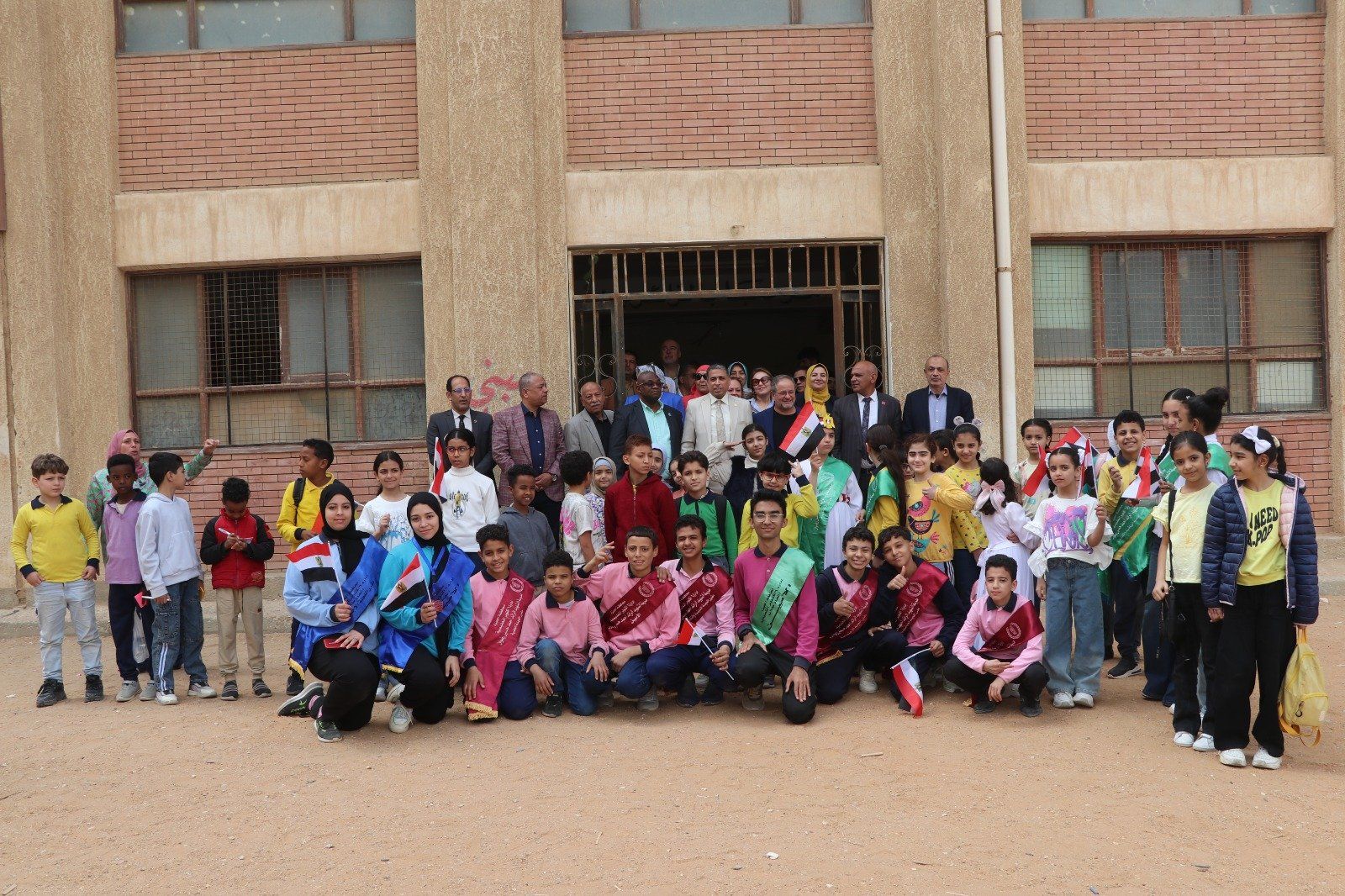 وفد المنظمة الدولية للتربية يزور مدرسة أبناء الوافدين واللاجئين بأكتوبر