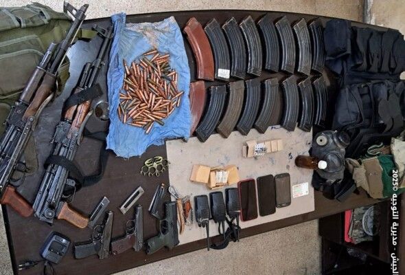 الجيش: توقيف 3 مواطنين في راشيا لتورطهم بتهريب أسلحة وذخائر من الداخل السوري