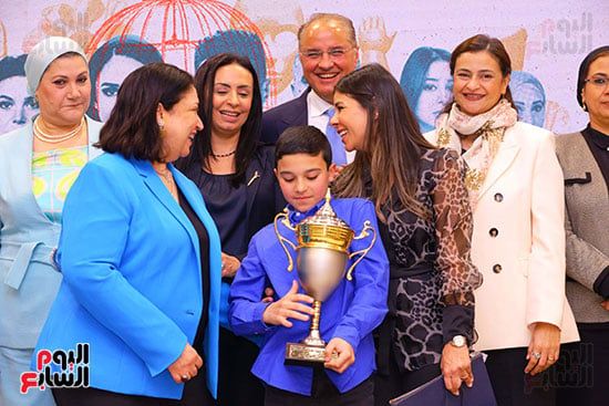 وزيرة التضامن تكرم محمد السعدى وفريق عمل مسلسل لام شمسية