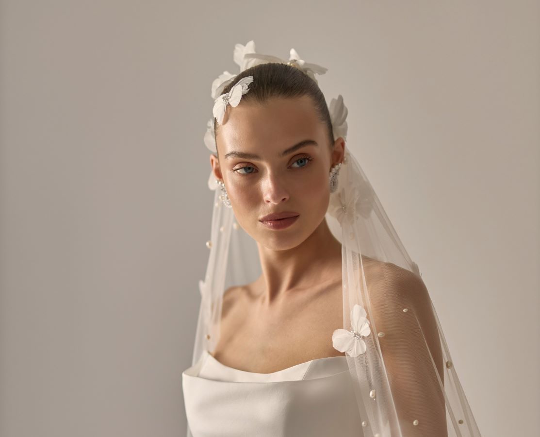 أجدد الصيحات الجمالية للعروس من أسبوع الموضة العرائسي في نيويورك لربيع وصيف 2026