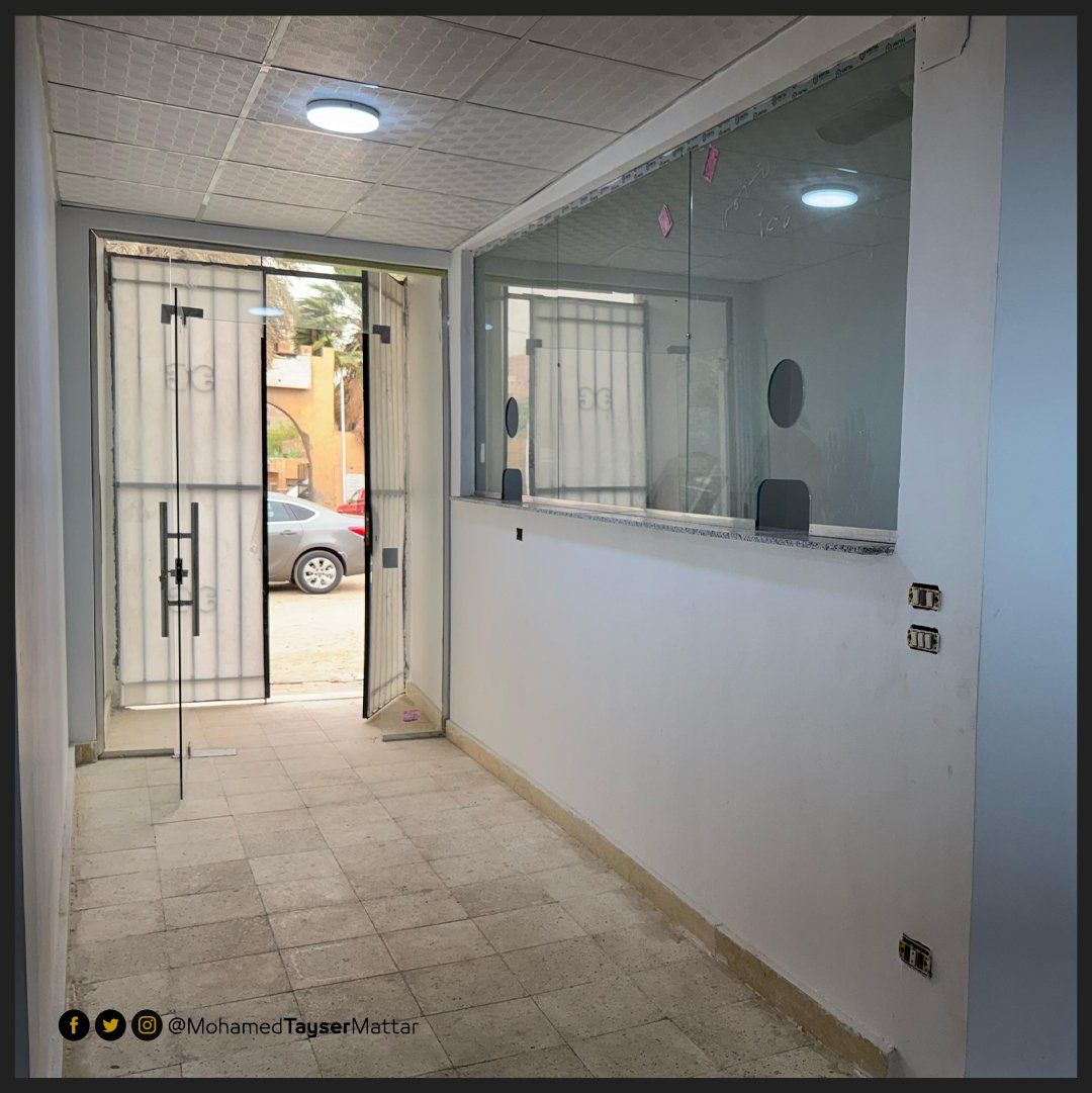 محمد تيسير مطر يشهد توقيع عقد تسليم مكتب الشهر العقارى بمركز شباب دار السلام