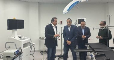 رئيس الوزراء لمريضة بمستشفى منفلوط: الخدمة عاملة إيه هنا