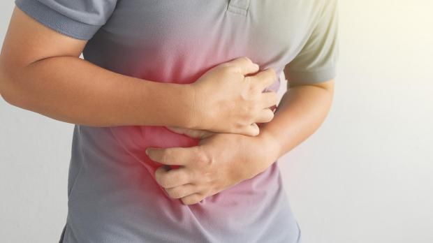 احذر هذه العادات قبل النوم مباشرة.. تسبب حُرقة المعدة صباحا