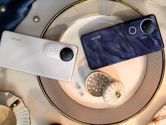 تكنولوجيا: هاتف Vivo V50e يصل بكاميرات ثلاثية بدقة 50MP وتصنيف حماية فائق IP69