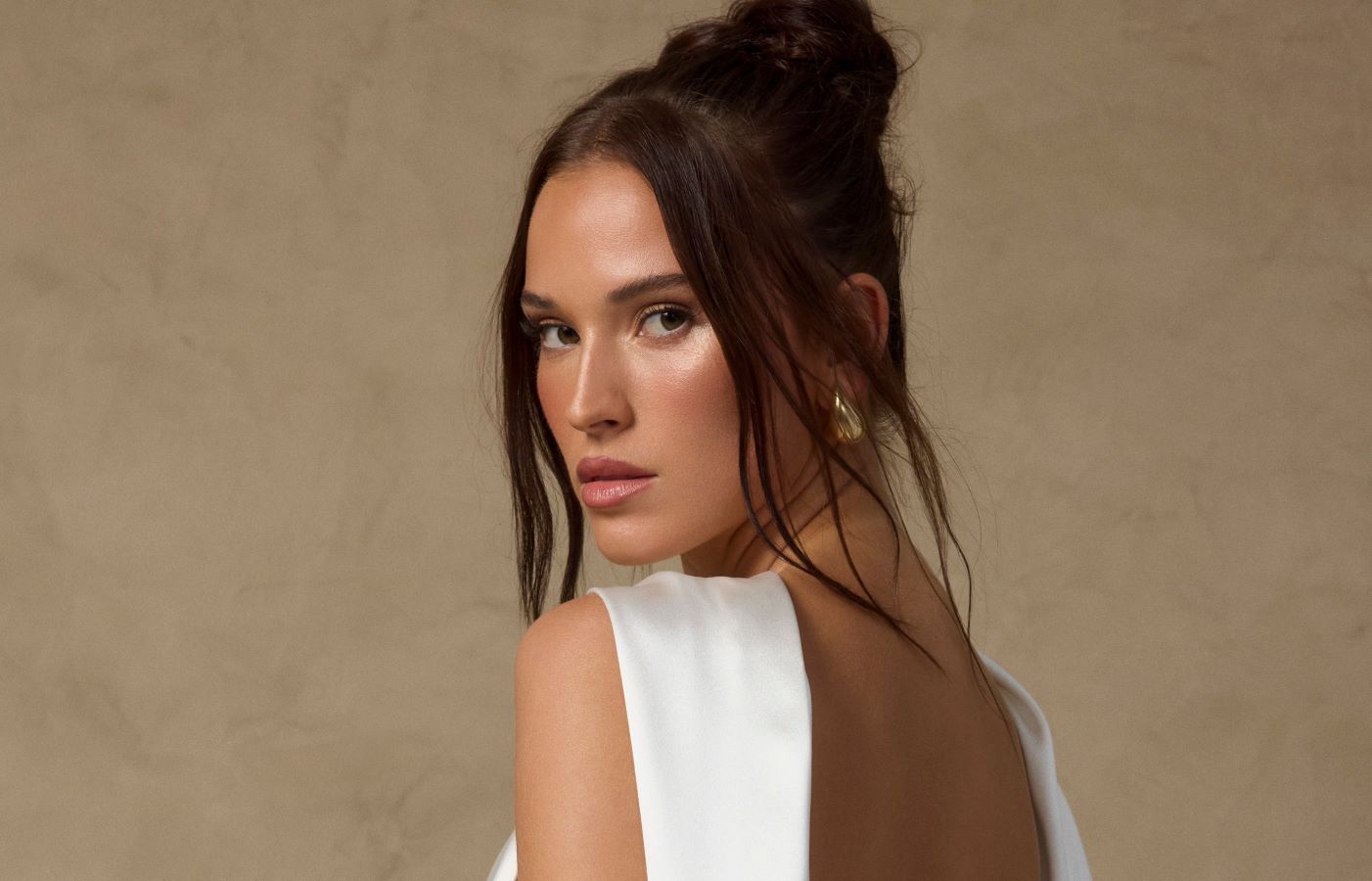 أجدد الصيحات الجمالية للعروس من أسبوع الموضة العرائسي في نيويورك لربيع وصيف 2026