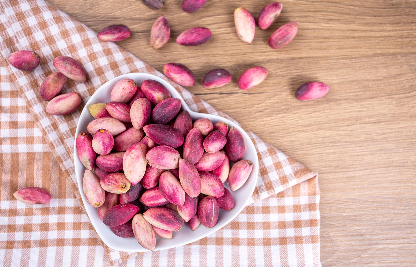 الامارات | «المكسرات السعيدة»...  7 فوائد صحية