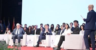 كلمات ملهمة ورسائل أمل للمستقبل.. زيارة ماكرون لجامعة القاهرة بعيون طلابها