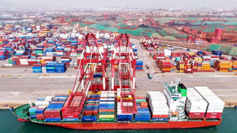 الصين تسعى إلى تعزيز علاقاتها التجارية الدولية لمواجهة أمريكا