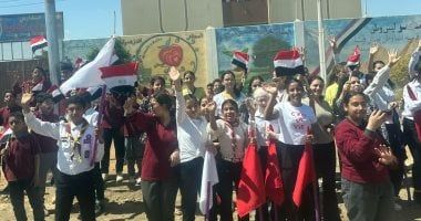 رئيس الوزراء لطلاب مدرسة "سانت مارى" بمنفلوط: ابذلوا قصارى جهدكم لتحصيل العلم