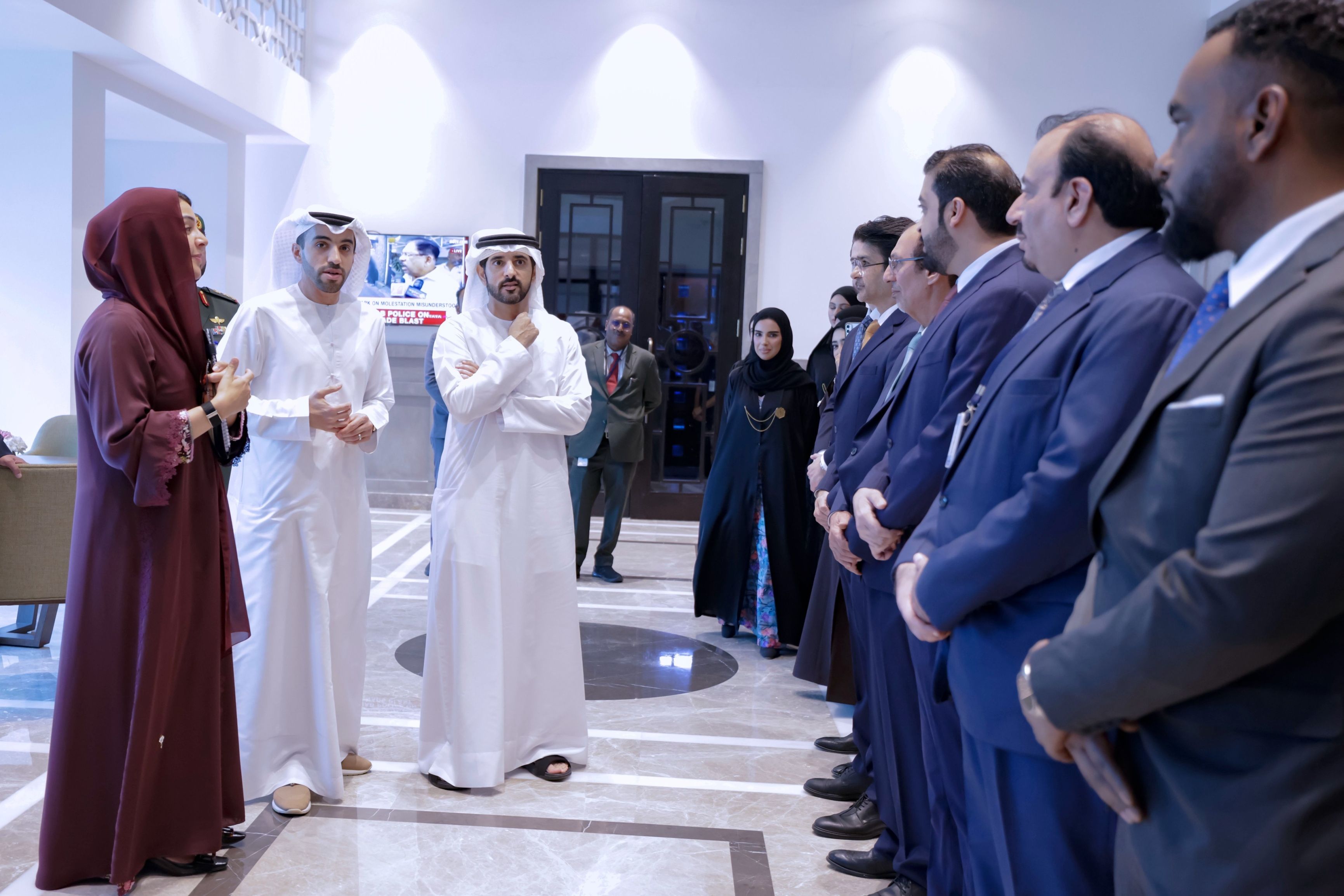 الامارات | حمدان بن محمد يشيد بالدور النشط  لوزارة الخارجية بقيادة عبد الله بن زايد