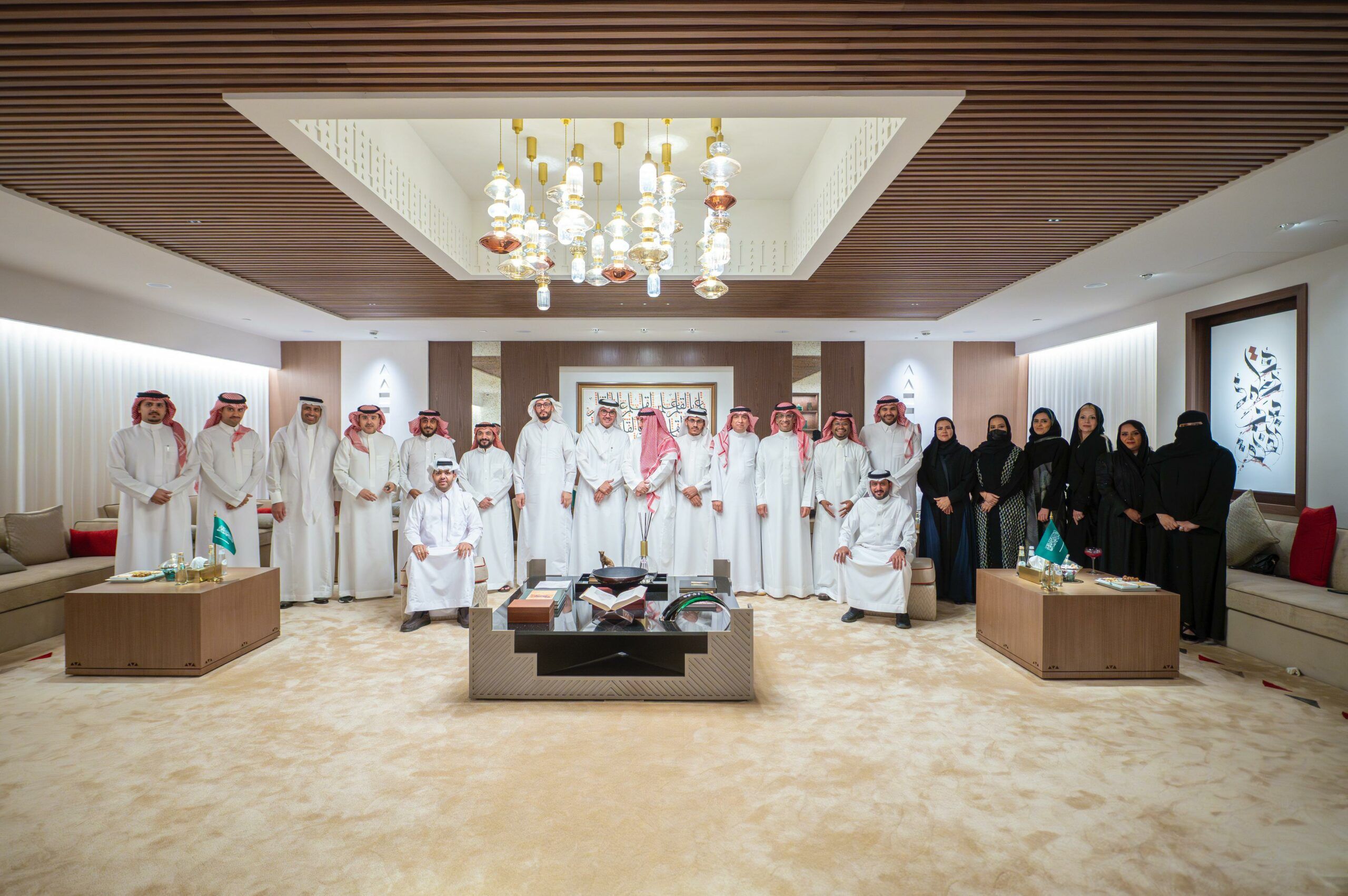 ديوانية القلم الذهبي تفتح نقاشًا ثريًا حول “مكانة الأدب وتأثيره”