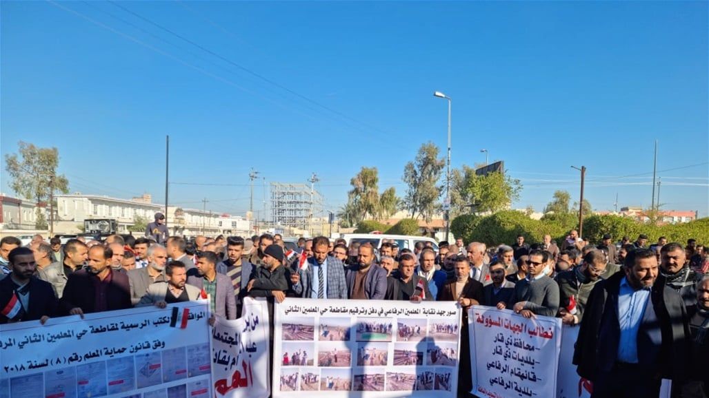 حقوق الإنسان تطالب بحماية المتظاهرين وتحذر من أي انتهاك يطال الكوادر التعليمية