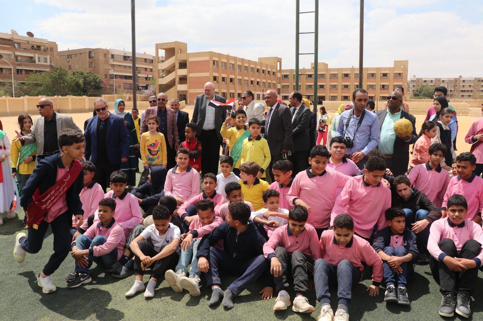 وفد المنظمة الدولية للتربية يزور مدرسة أبناء الوافدين واللاجئين بأكتوبر