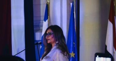 ليلى علوي تحتفل بالعيد الوطني اليوناني في حفل استقبال بالقاهرة