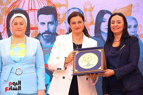 وزيرة التضامن تكرم محمد السعدى وفريق عمل مسلسل لام شمسية