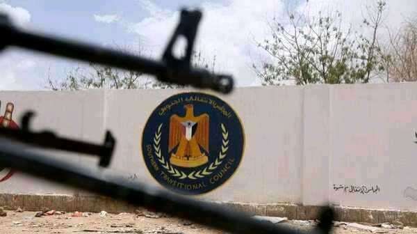 عاجل : تحركات عسكرية مريبة في العاصمة عدن وقوة ضخمة تحاصر هذا المنزل "تفاصيل"