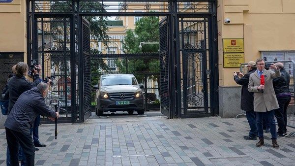 وفد أميركي وروسي يبحثان إعادة العمل بسفارتي البلدين